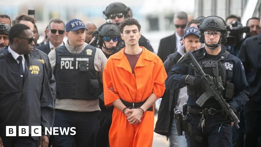 Luigi Mangione returns to New York to face federal charges in fatal shooting