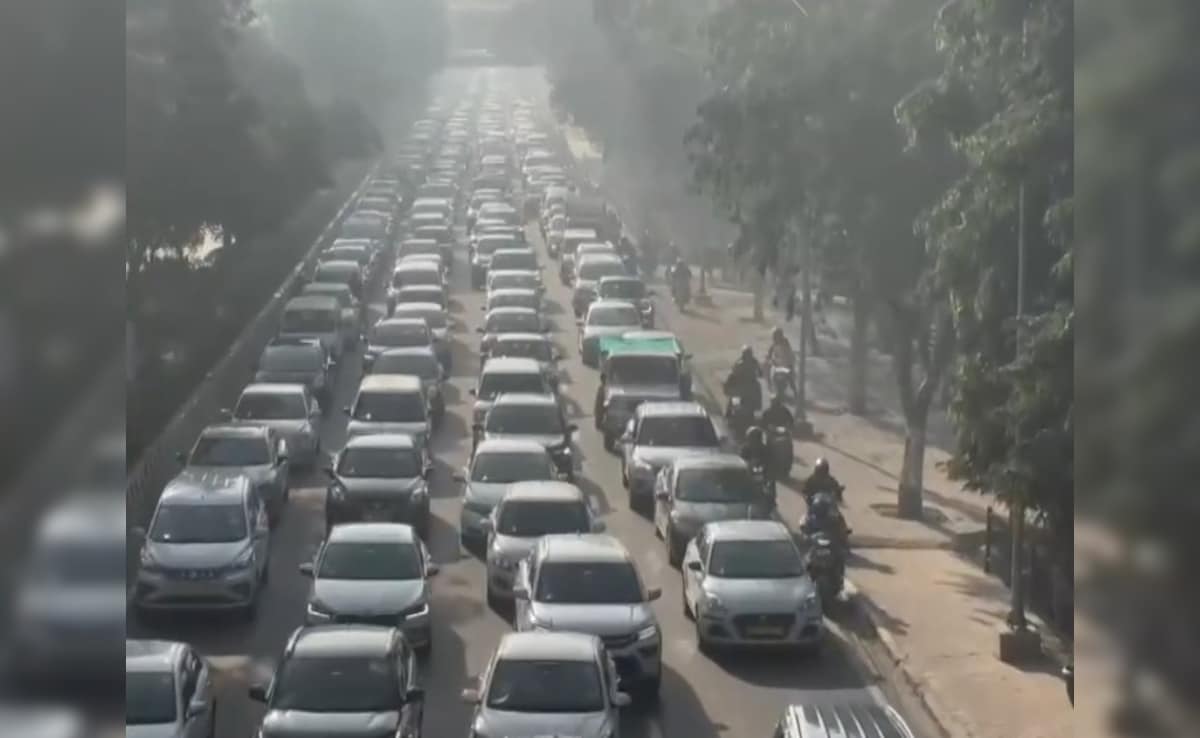 Massive Traffic Jam, Delhi-Noida Borders Choked Ahead Of Farmers’ Protest