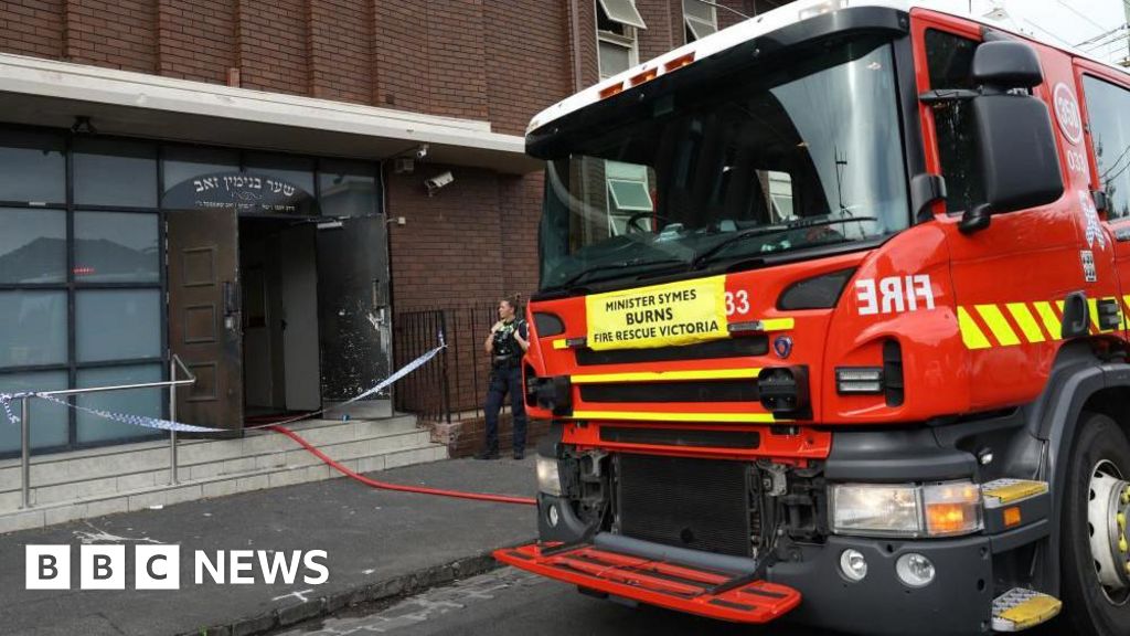 Worshippers flee arson attack at Melbourne synagogue