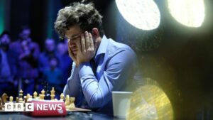 Chess champion quits tournament after being told to change jeans