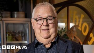 Neighbours star Ian Smith reveals he has terminal cancer