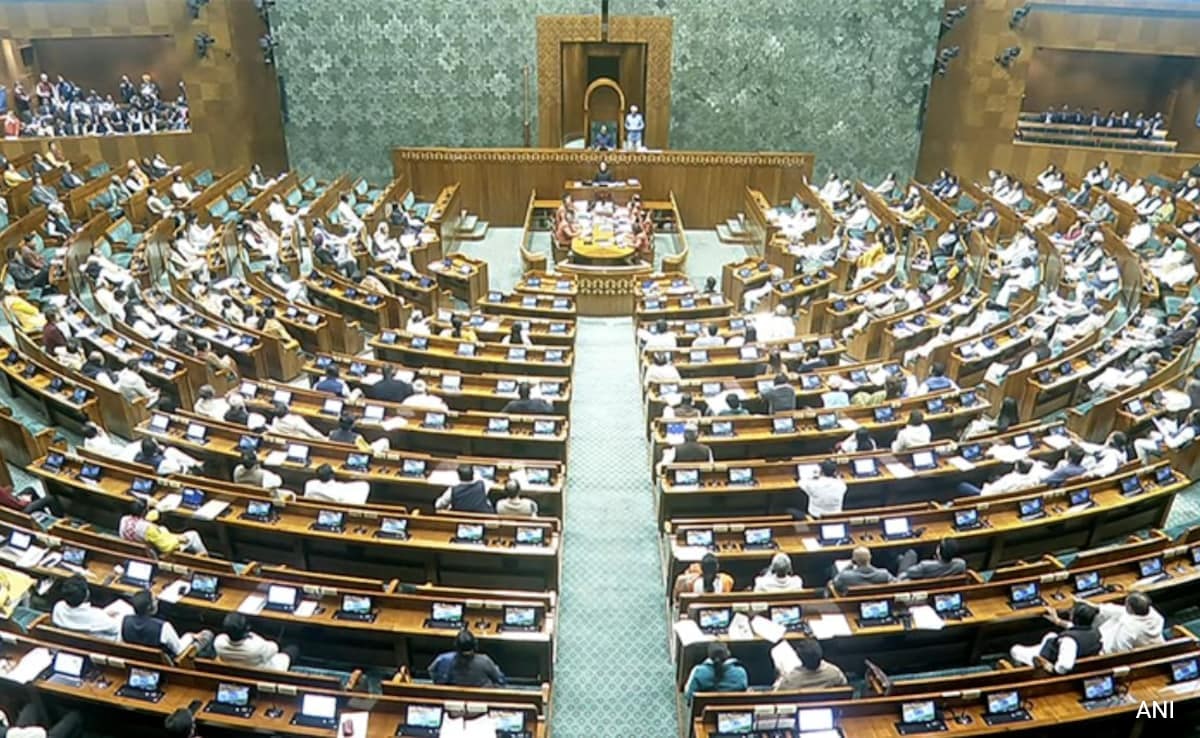 Parliament Winter Session Live Updates: Debate On Constitution In Lok Sabha, Priyanka Gandhi Vadra To Give Debut Speech