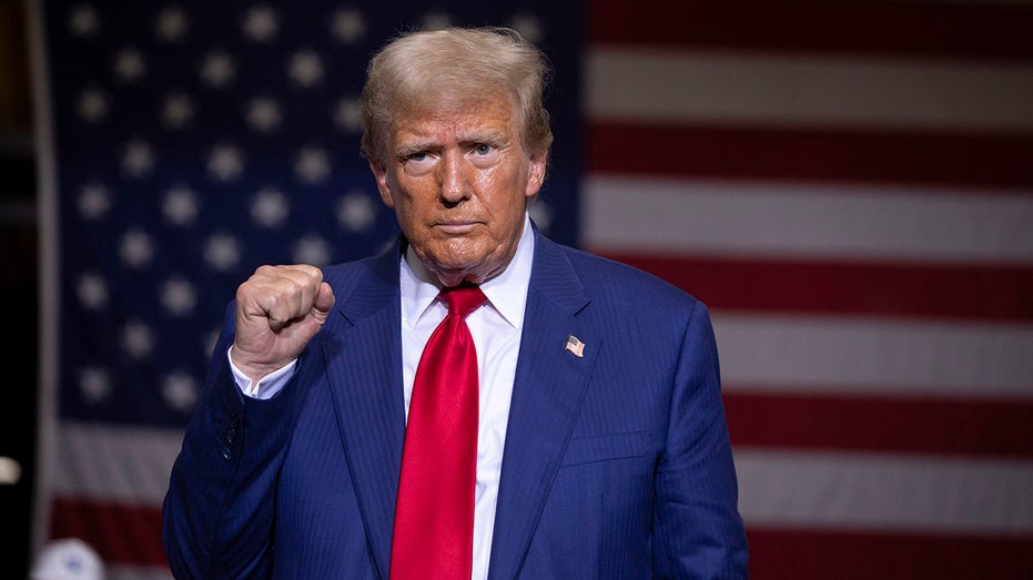 Trump pumps fist at Michigan rally