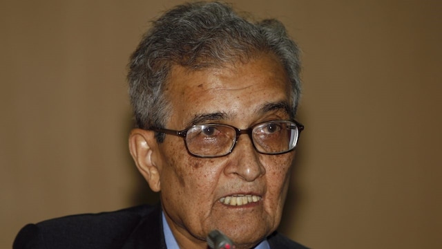 India's Nobel economics laureate Amartya Sen speaks during a conference in his honour for development, freedom and welfare in New Delhi December 19, 2008. REUTERS/B Mathur (INDIA)