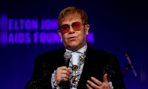 Elton John says he has lost his eyesight