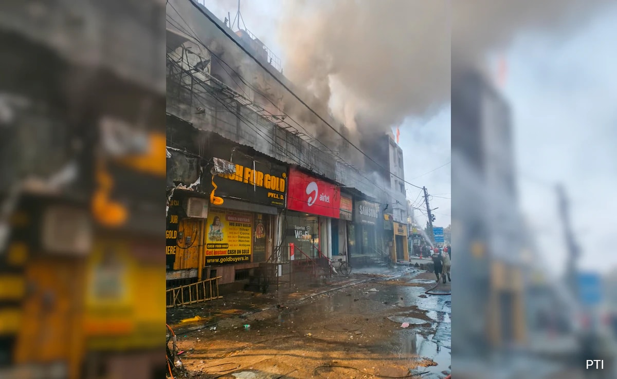 Video: Students Jump From One Roof To Another After Fire At Delhi Restaurant