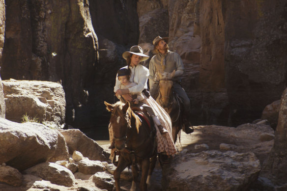 Vivienne (Vicky Krieps) and Olsen (Mortensen) ride with their son through the frontier land they’ve settled in.