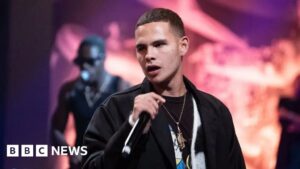 Rapper cleared of raping fan after gig