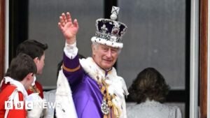 Mama wore coronation crown at bath time to practice, says King