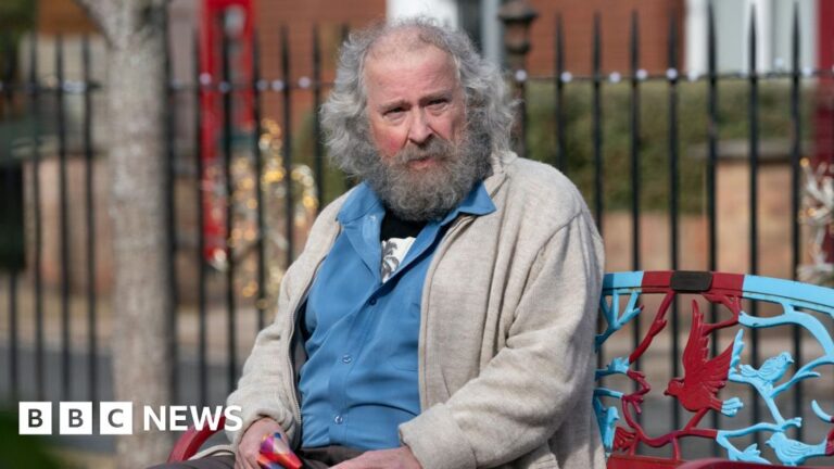 Nigel Bates makes Christmas return to Albert Square