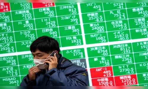 Asian stocks edge higher after US tech shares gain