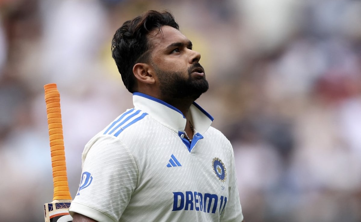 Sunil Gavaskar Roasts Rishabh Pant Over MCG Dismissal. “Like A Drug”