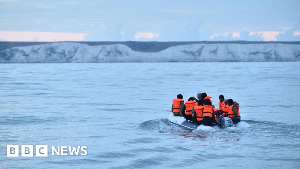 More than 450 people make Christmas Day crossing