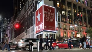 Macy’s accelerates closures this year