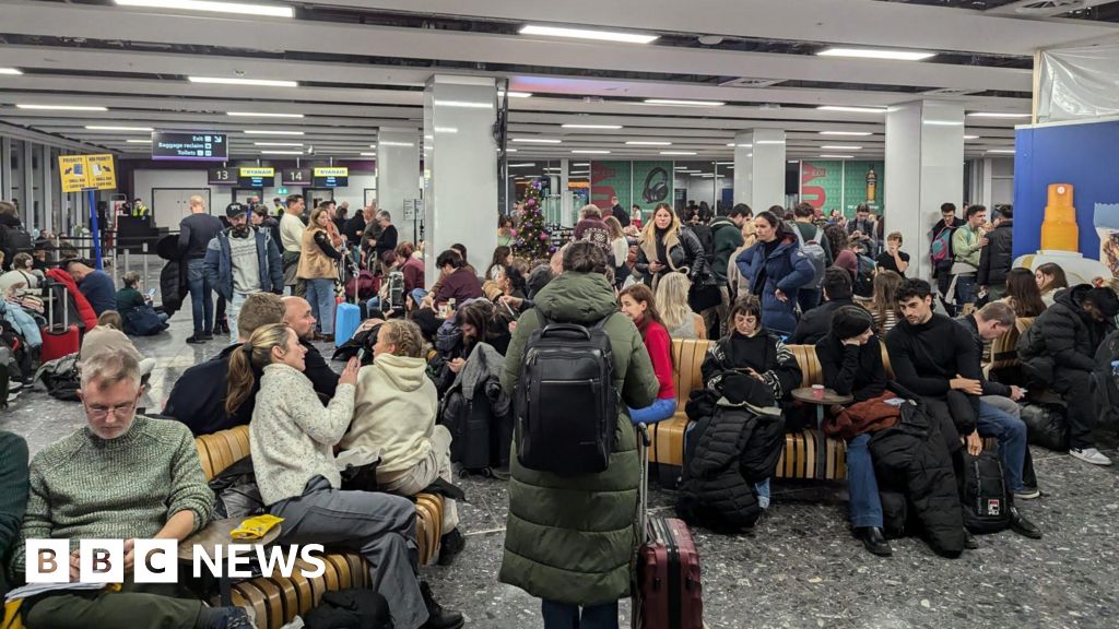 Edinburgh Airport flights grounded for hours over IT issue