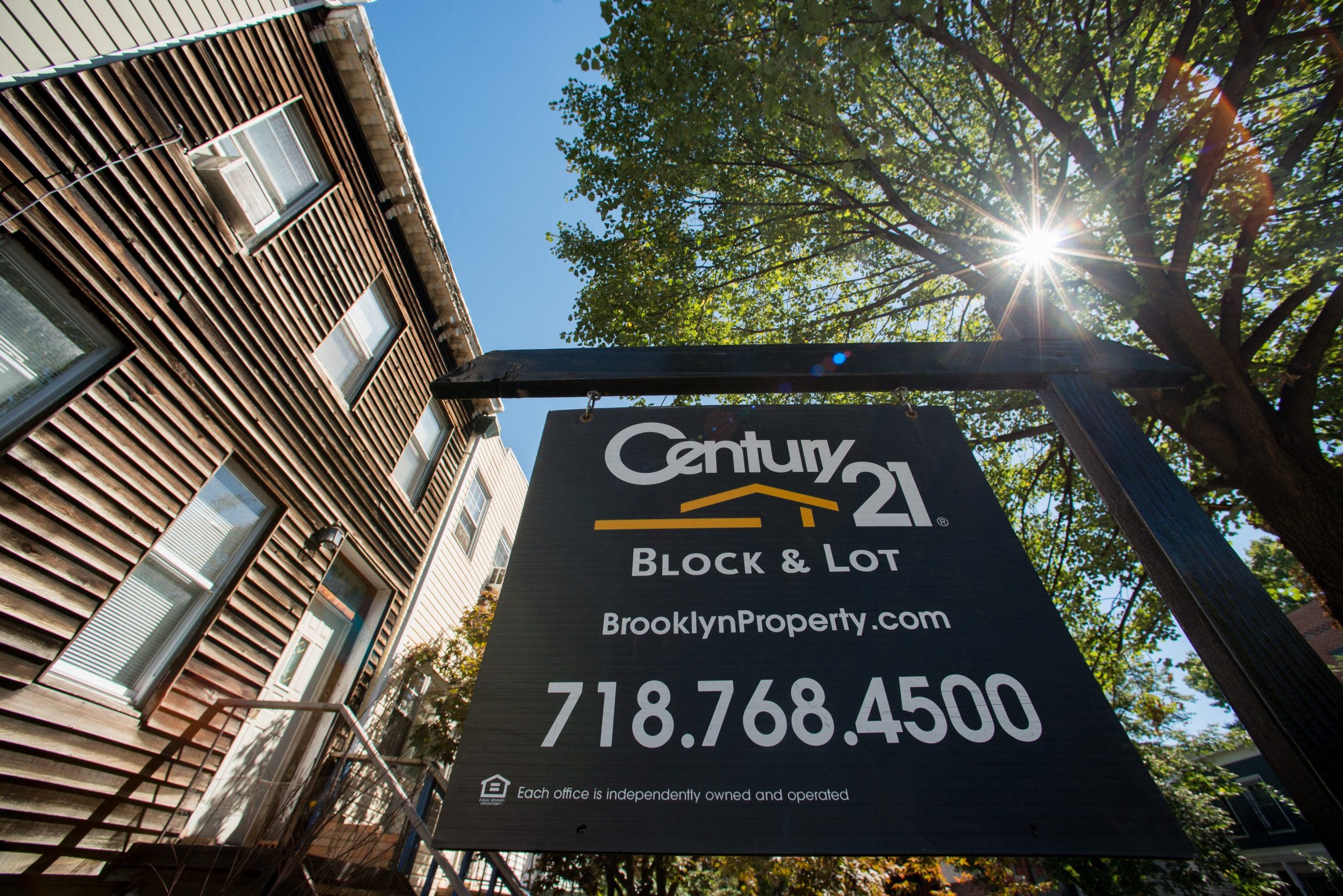 Century 21 CEO optimistic over 2025 real estate market, spotlights key datapoint that buyers ‘don’t realize’