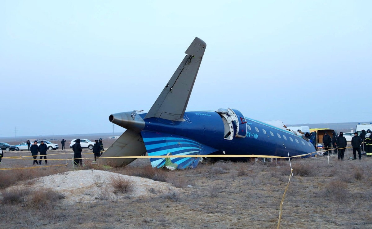 Azerbaijan Airlines Laud “Heroism” Of Pilots Who Died But Saved Half Of The Passengers