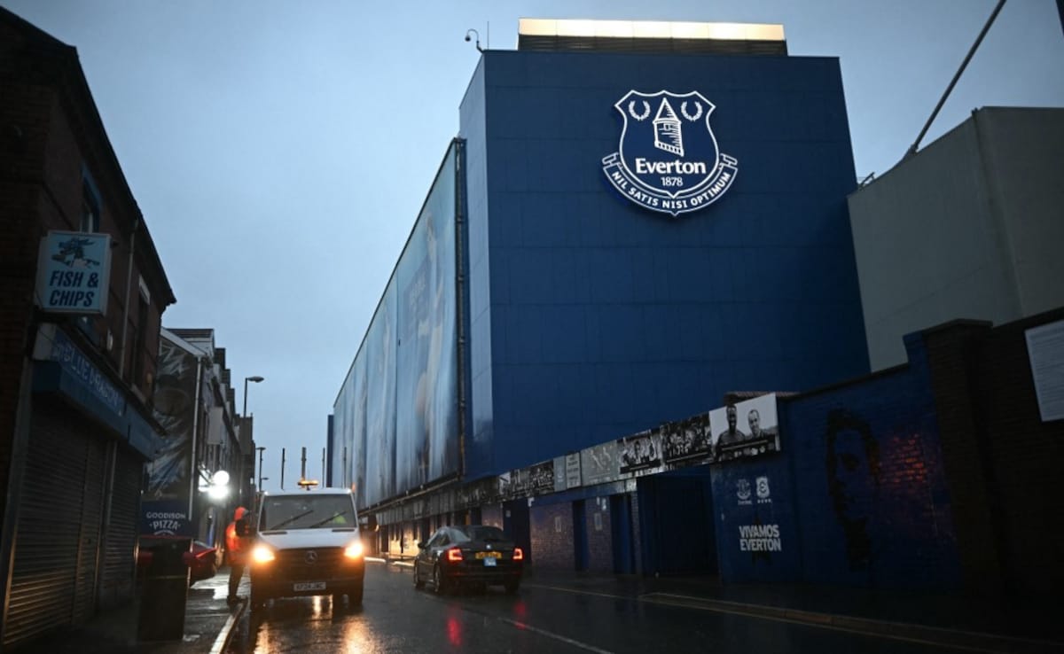 Liverpool’s Premier League Clash At Everton Postponed Due To High Winds