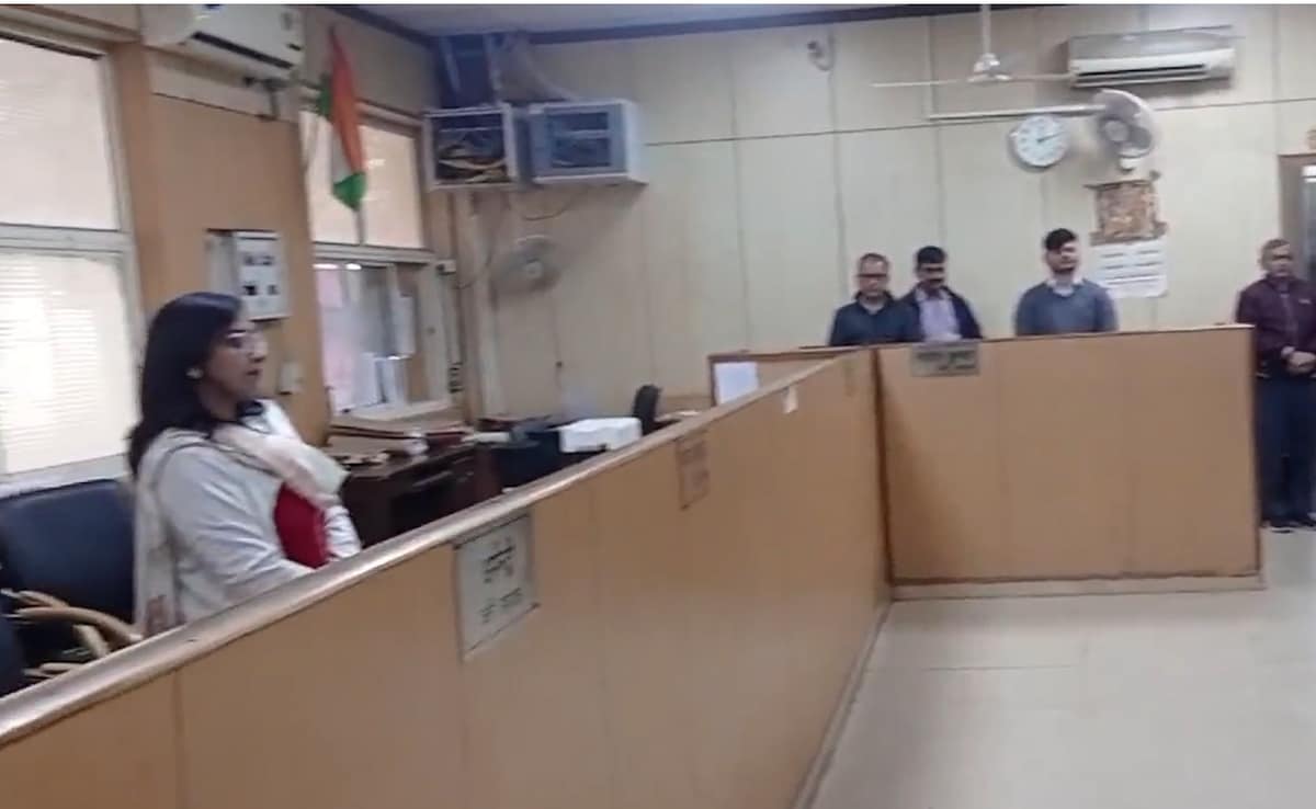 Noida Staff Kept Elderly Man Waiting, CEO Made Them Stand For 20 Minutes