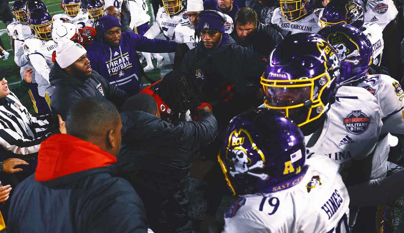 Brawl breaks out near end of Military Bowl with 1 bloodied ref, 8 players ejected