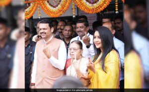 Meet Amruta Fadnavis – Banker, Singer, Wife Of Devendra Fadnavis