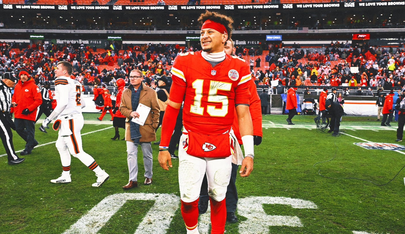 Chiefs’ Patrick Mahomes has high-ankle sprain, status for Texans game unclear