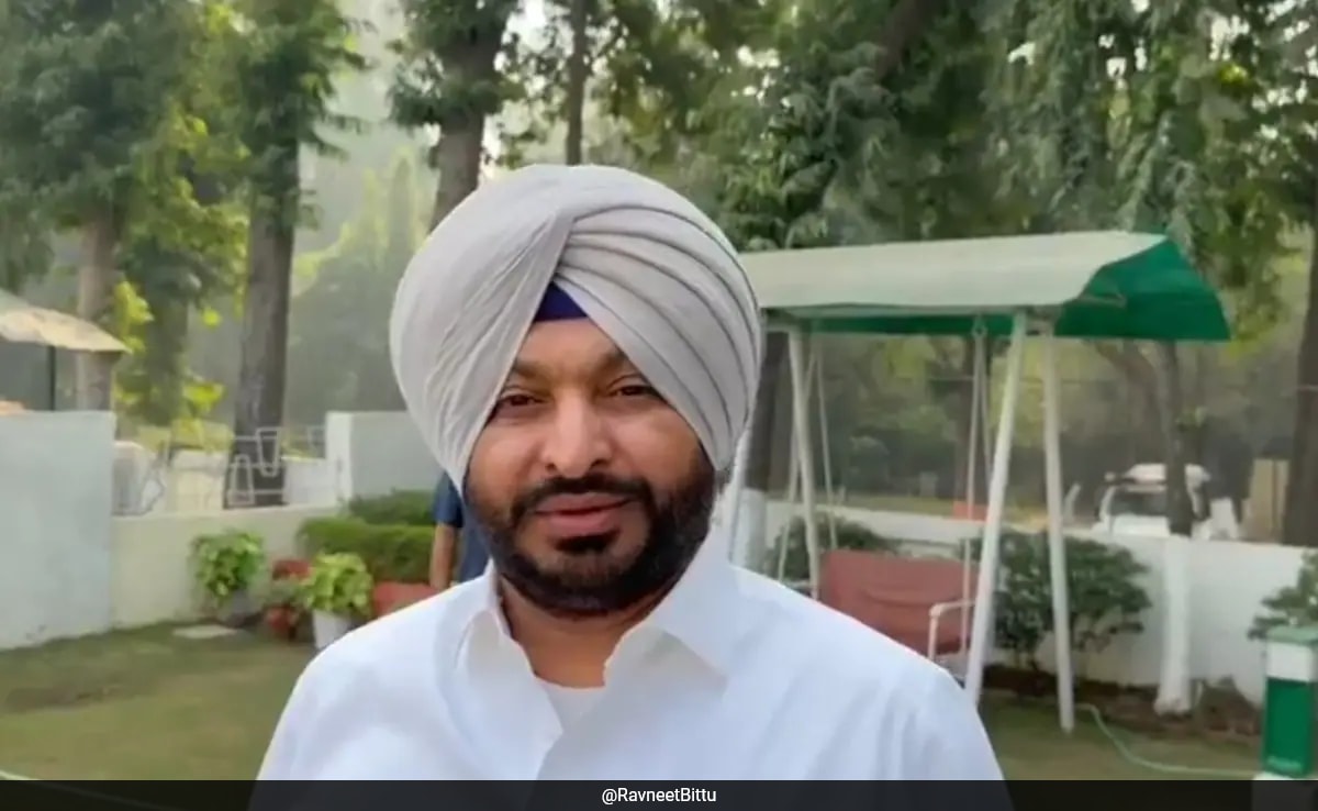 Honour Sukhbir Singh Badal’s Attacker, Union Minister Ravneet Singh Bittu Dig At Akali Dal, Leader Responds