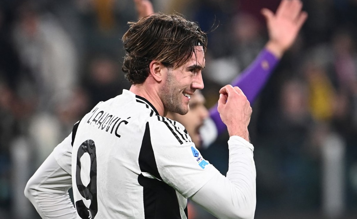 Juve Draw As Match Interrupted After Vlahovic Abuse, Napoli Go Joint Top