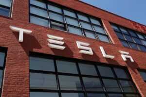 Tesla Said to Have Restarted Search for New Delhi Showroom with DLF