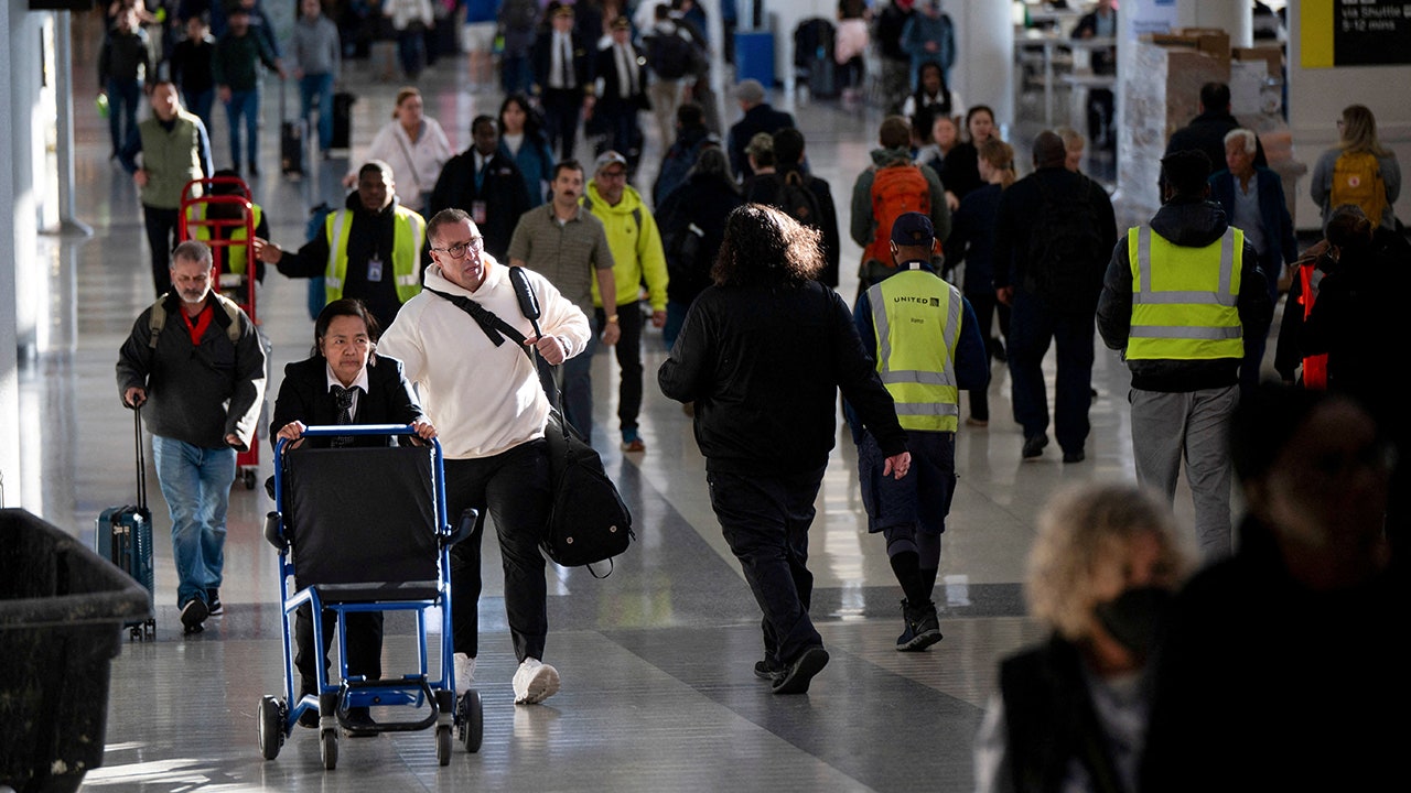 FAA reports ‘record number’ of Thanksgiving week flights