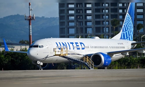 United Airlines flight lands in Hawaii with dead body in wheel well