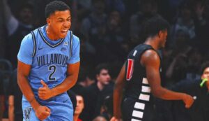 Eric Dixon scores 31 points as Villanova beats No. 14 Cincinnati 68-60