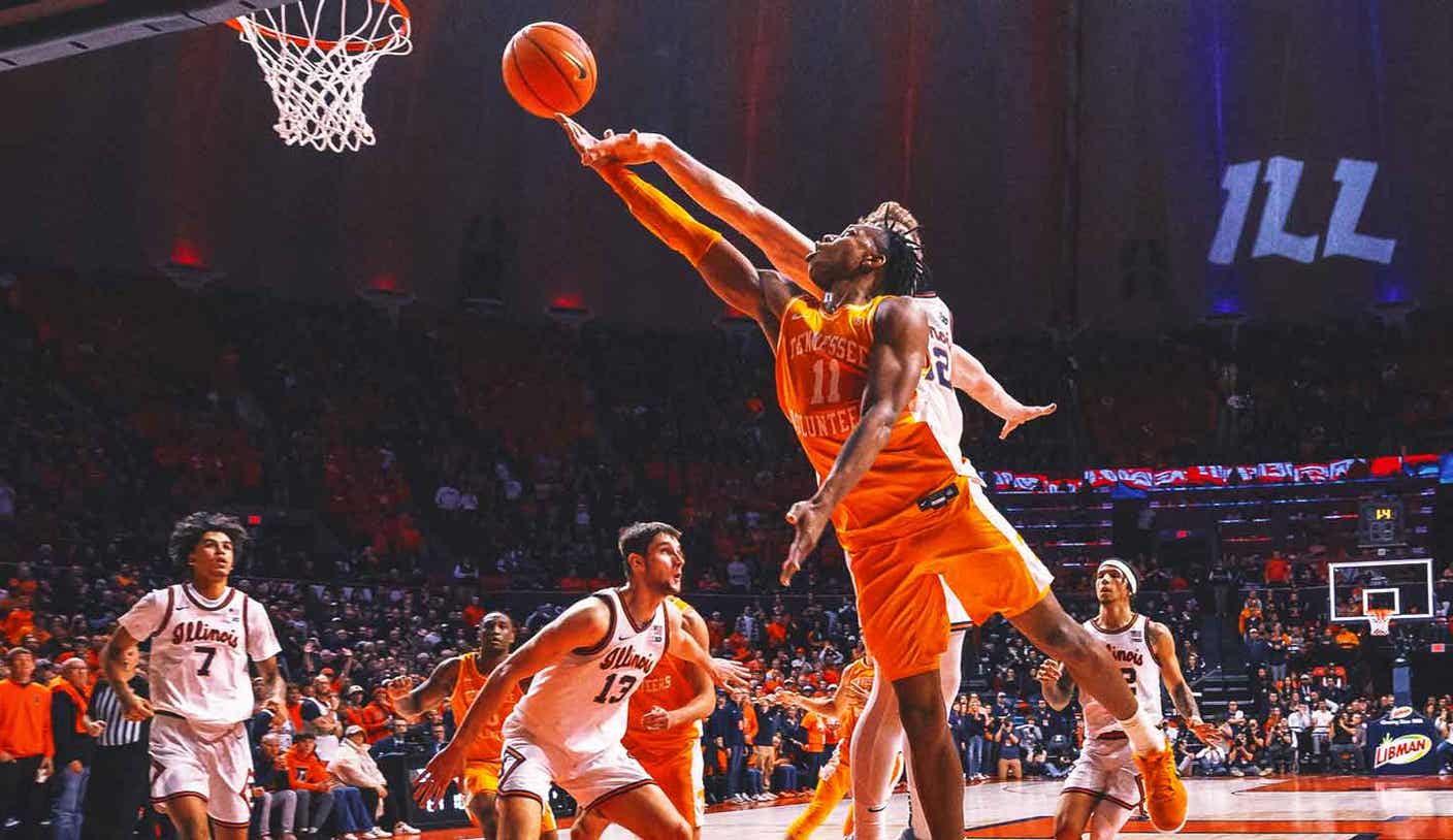 Jordan Gainey scores at buzzer to lift No. 1 Tennessee to 66-64 win over Illinois