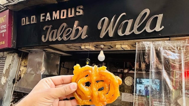 Rank 91. Old Famous Jalebiwala, New Delhi | This is one place in Delhi where you'll find a queue to purchase desserts. Old Famous Jalebiwala is a historic sweet shop that has been serving its crispy, syrup-drenched jalebis for decades. This iconic spot is loved by locals and tourists alike and offers a delightful combination of tradition and taste.