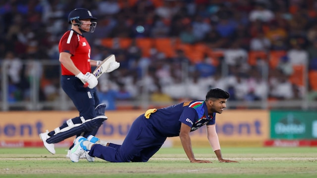 Washington Sundar is an upcoming talented young cricketer, and a like-to-like replacement for the recently retired Ravichandran Ashwin. Sundar has played 22 ODIs picking up 23 wickets and scoring 315 runs in the process. His batting stats do not reflect his handiness with the bat, he is more than capable as a batsmen who can score crucial runs in the backend of the innings.