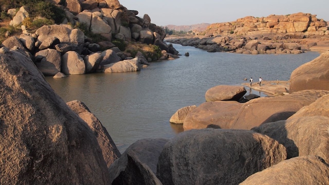 6. Tungabhadra River | The Tungabhadra River is located opposite the Virupaksha temple. You can take a cruise or enjoy the scenic views of the religious river.