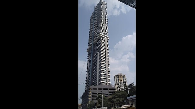 Nathani Heights | Height: 262 meters | Floors: 72 | Located in Mumbai Central, the Nathani Heights building stands at 262 meters (860 feet) with 72 stories. Completed in 2020, this building offers luxurious apartments, a rooftop pool, and a state-of-the-art fitness centre, providing residents with a luxurious living experience.