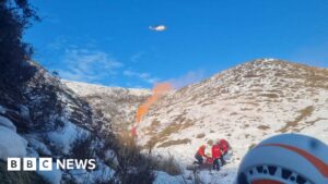 Injured walker’s mountain rescue hampered by parked cars