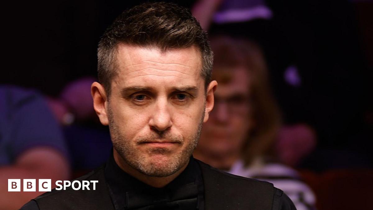 Masters snooker: Mark Selby thrashes Ali Carter to reach last eight