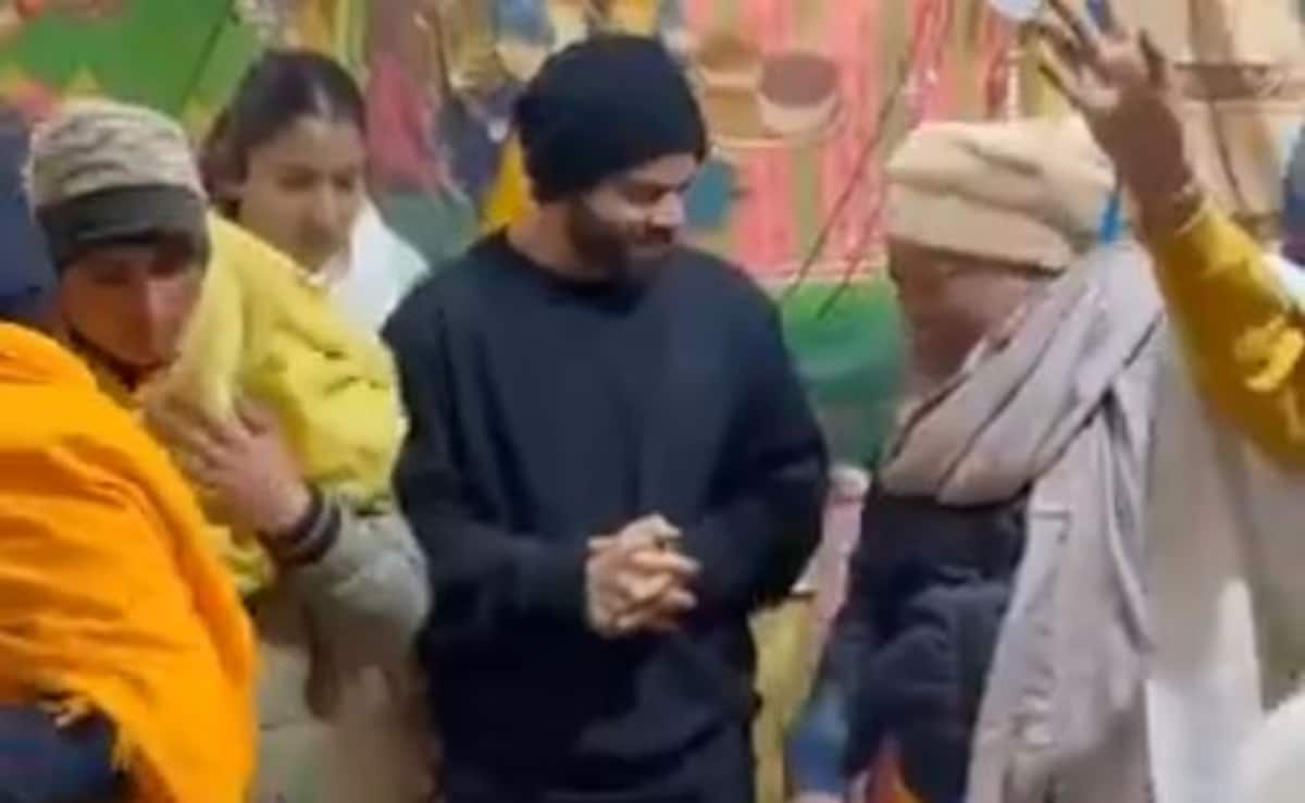 Virat Kohli, Anushka Sharma Visit Radhavallaj Lal Ji To Seek Blessings. Video Viral