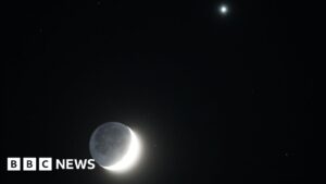 Venus and crescent Moon stun stargazers