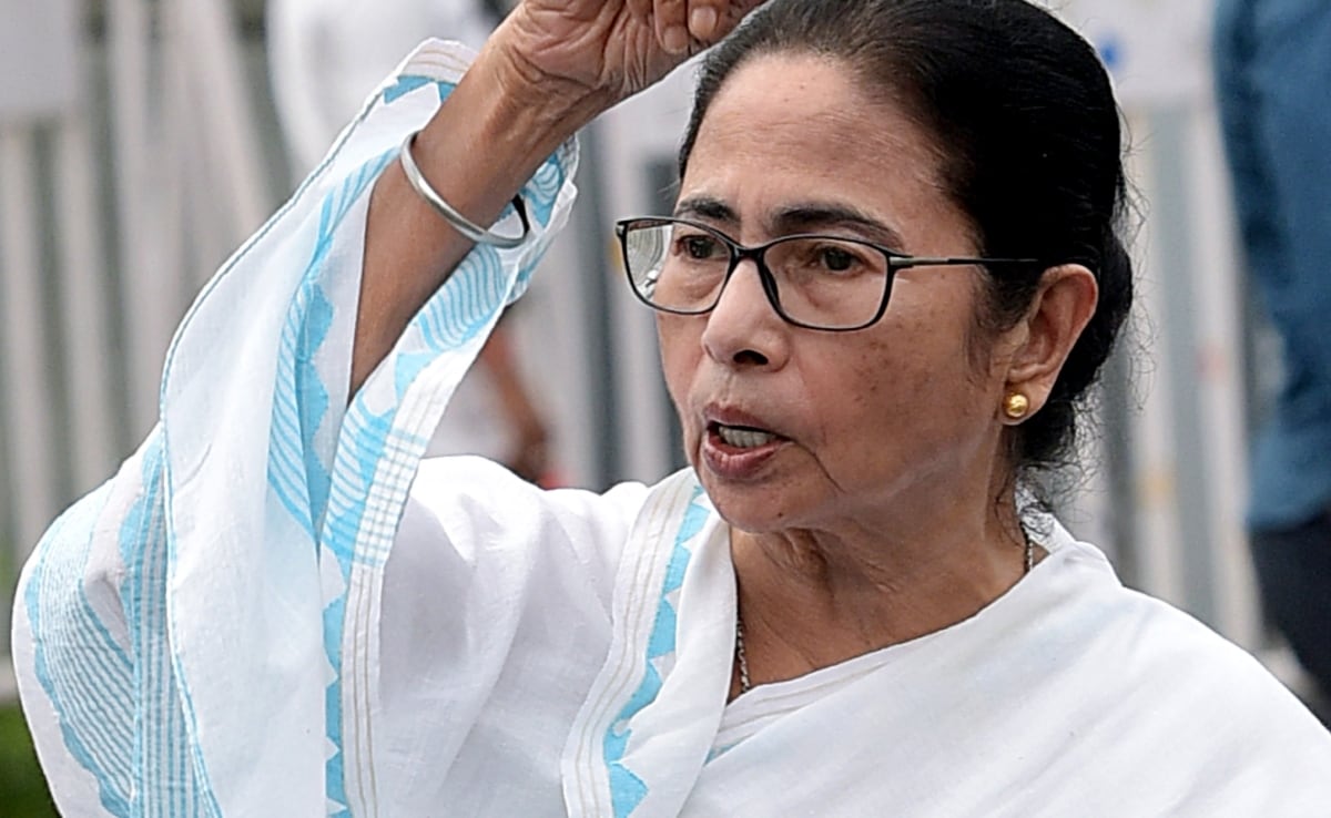 “Border Force BSF Letting Infiltrators Enter Bengal,” Claims Mamata Banerjee