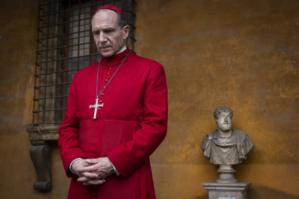 Ralph Fiennes in the lead role of British powerbroker Cardinal Lawrence.