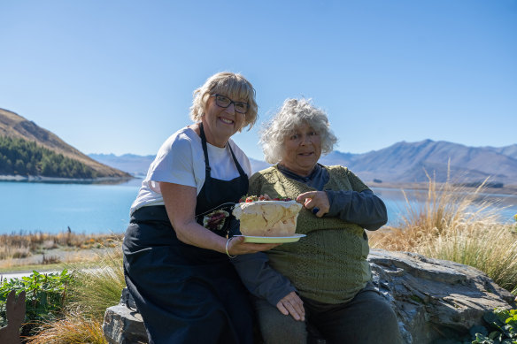 Miriam Margolyes in New Zealand meeting a patriotic pavlova queen.