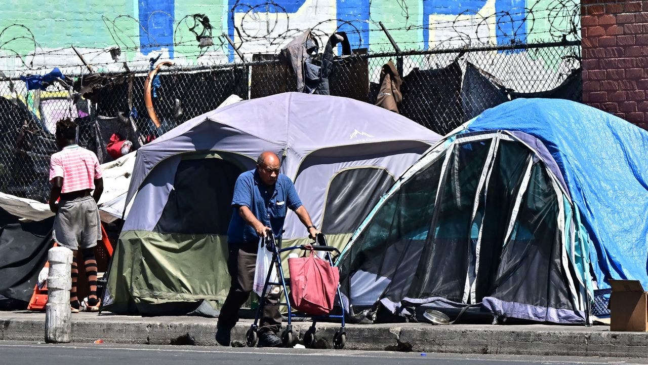 Los Angeles budget prioritizes spending on homeless over fire department