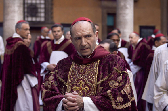 Ralph Fiennes as Cardinal Thomas Lawrence in Conclave.