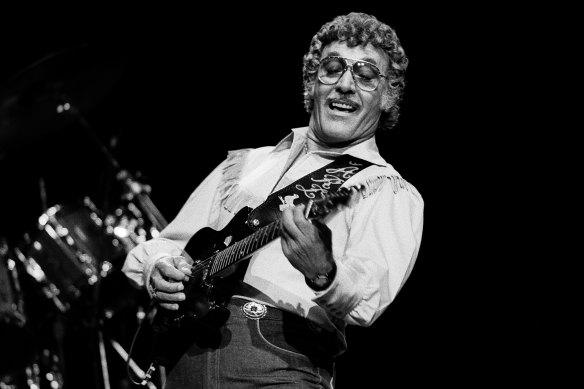 Carl Perkins performs on October 11, 1986 in Atlanta, Georgia.