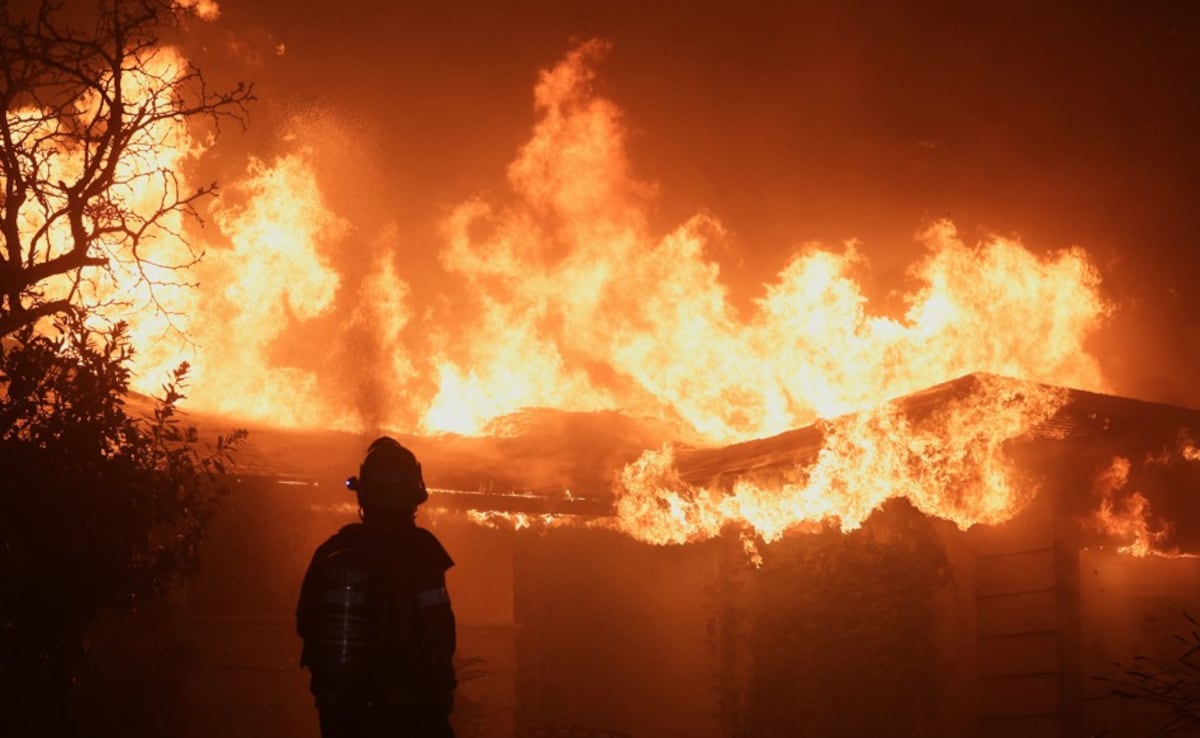 Eaton Fire burns in Pasadena, California.