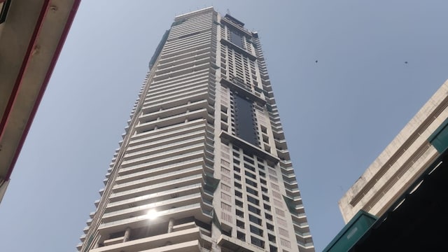 Palais Royale | Height: 320 metres | Floors: 88 | Located in Mumbai's Worli, this building is now the tallest in India. Completed in 2018, this skyscraper, redefining luxury in residential living, ushered in a new era of architectural and engineering accomplishments. One of the unique features of this structure is its spacious design, with floor plates averaging more than 8,700 square feet. (Image: Jerome Anthony/CNBC-TV18)