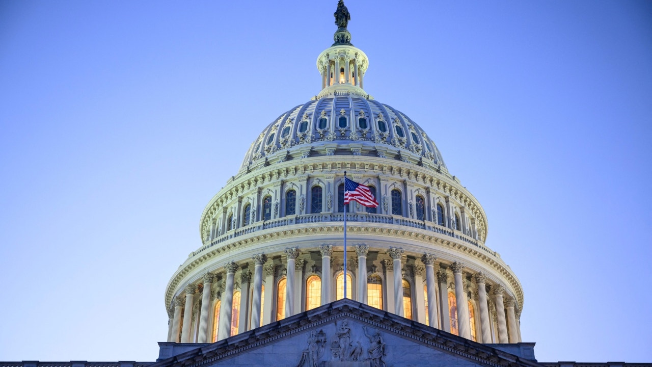 Credit rating agency warns of congressional debt limit stalemate despite GOP majority